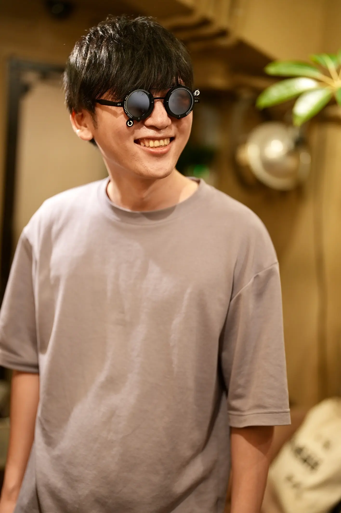 AS company✴︎プロフ必読✴︎ 専用 メガネ男子,メガネ女子,メガネ着用写真,メガネ着画｜『誠眼鏡