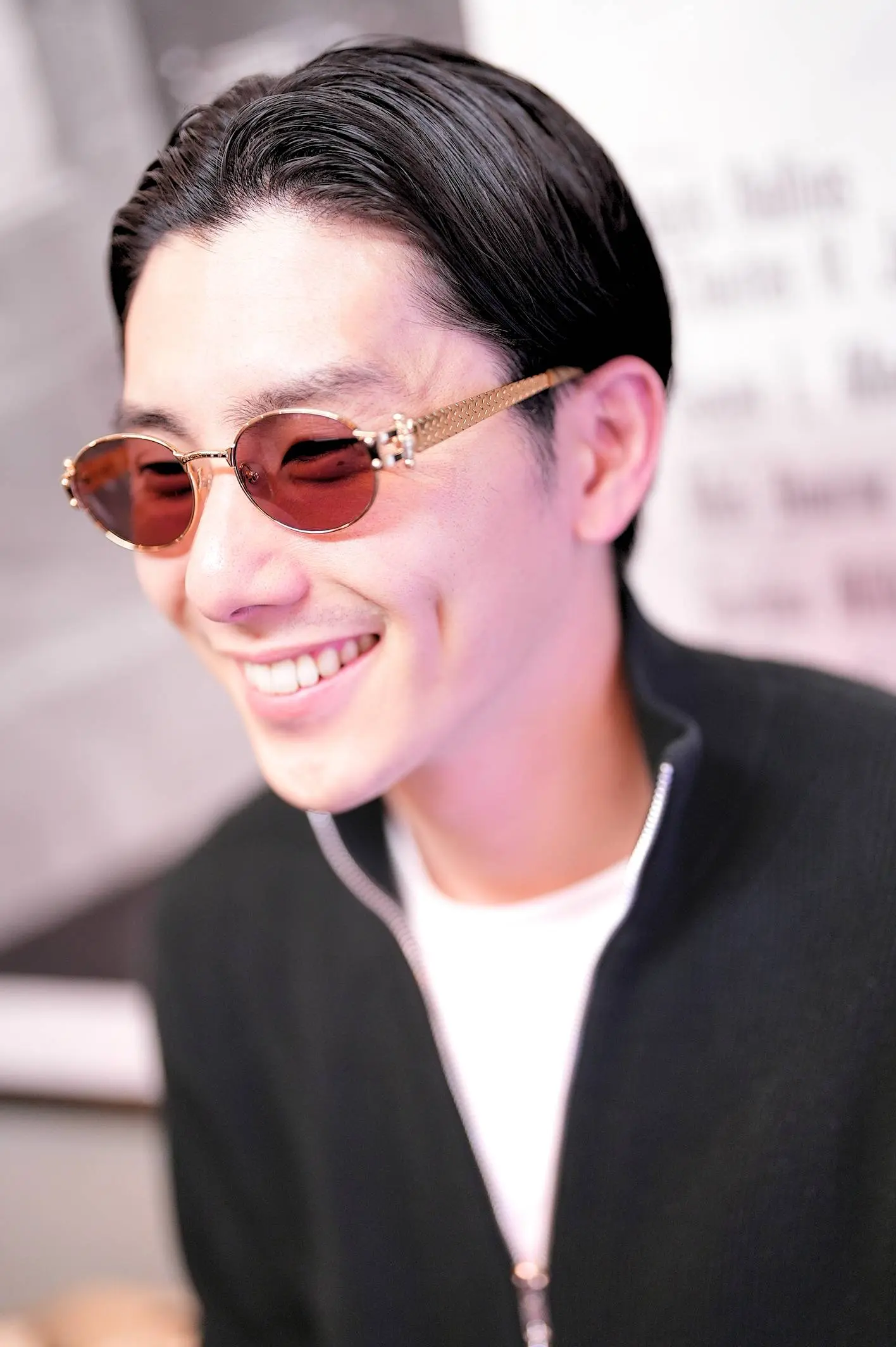 メガネ男子 & メガネ女子 」メガネ着用写真のご紹介
