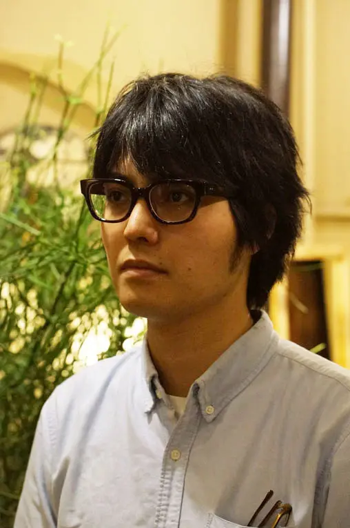 メガネ男子 & メガネ女子 」メガネ着用写真のご紹介