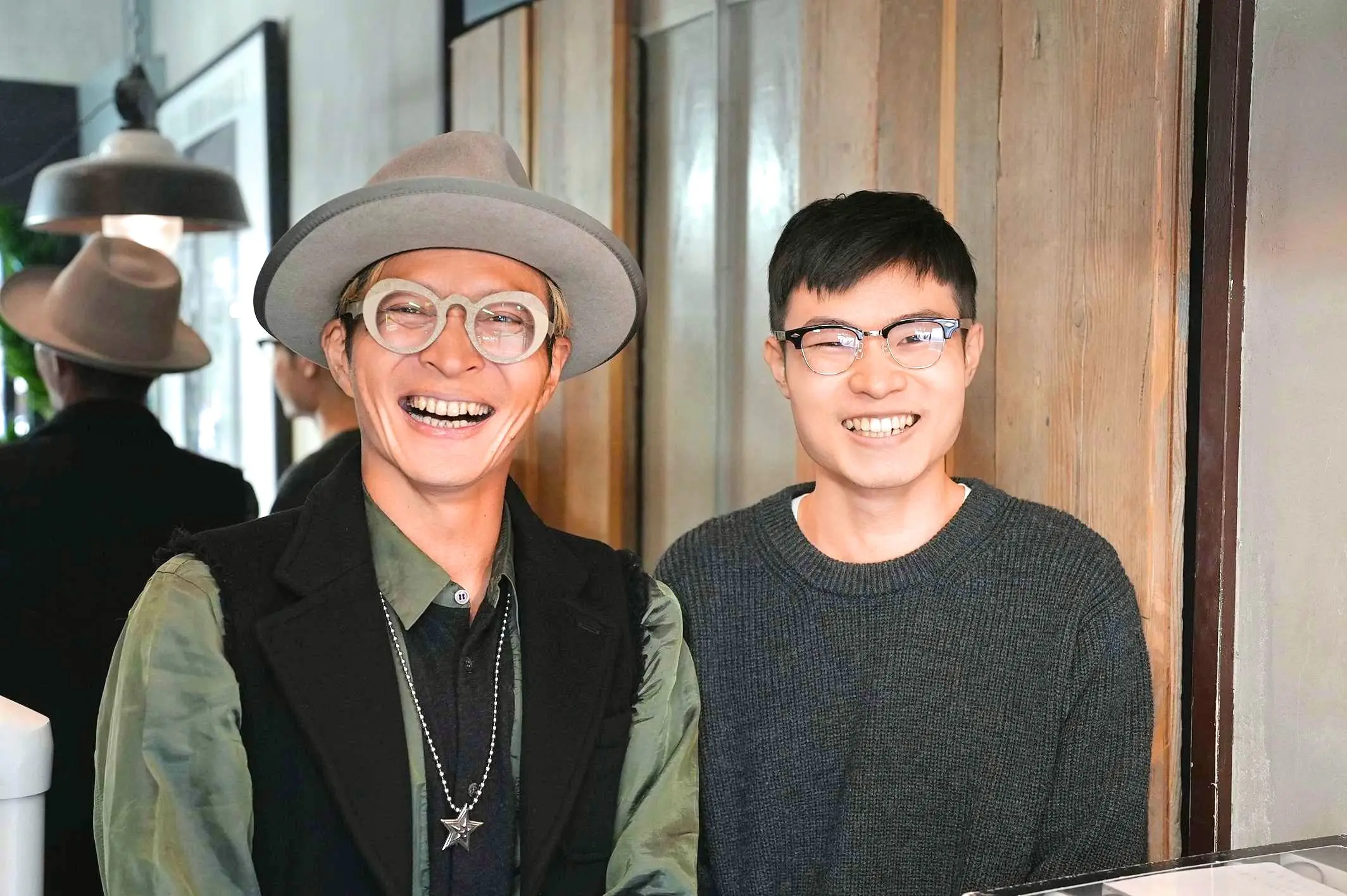 メガネ男子 & メガネ女子 」メガネ着用写真のご紹介