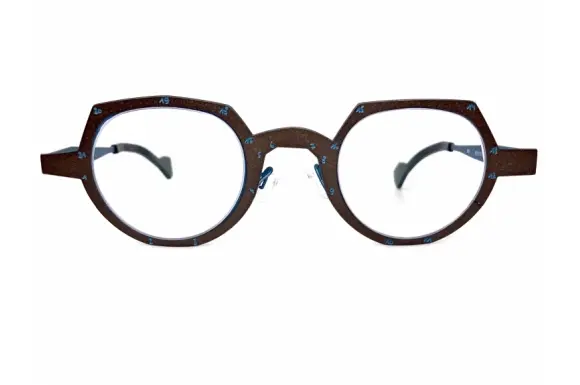 EYE WITNESS WC 231　数ミリメッキ剥がれあり