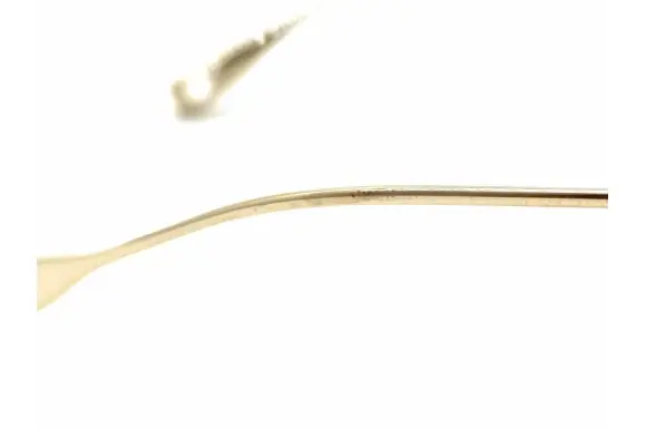 テンプル外側傷あり