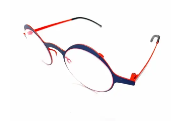 左右フロント上部に1mmほどの傷があります