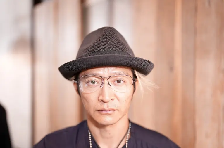 フォーナインズ Four Nines 999.9｜feelsun F-03S 8 ライトブラウン