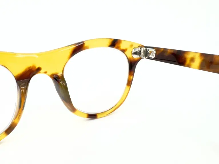 【最高級の本鼈甲】 徳川家康も愛用した鼈甲の眼鏡。本鼈甲の極厚フレームが今の気分