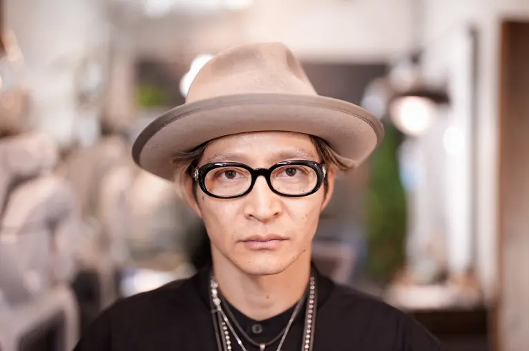 カルティエ Cartier｜2371534 オーバル型セルフレーム｜エレガンスな