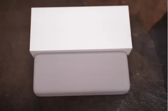 外箱に多少の使用感があります