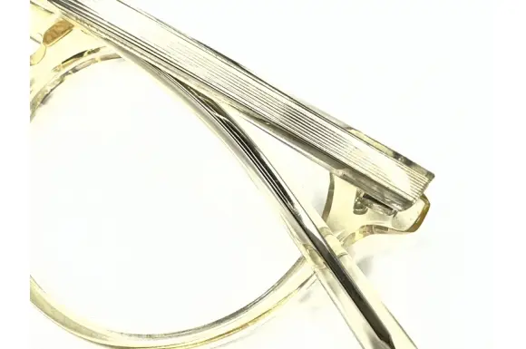 テンプル内部芯金に汚れあり