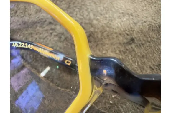 ブリッジ右側のヒビを修理してあります