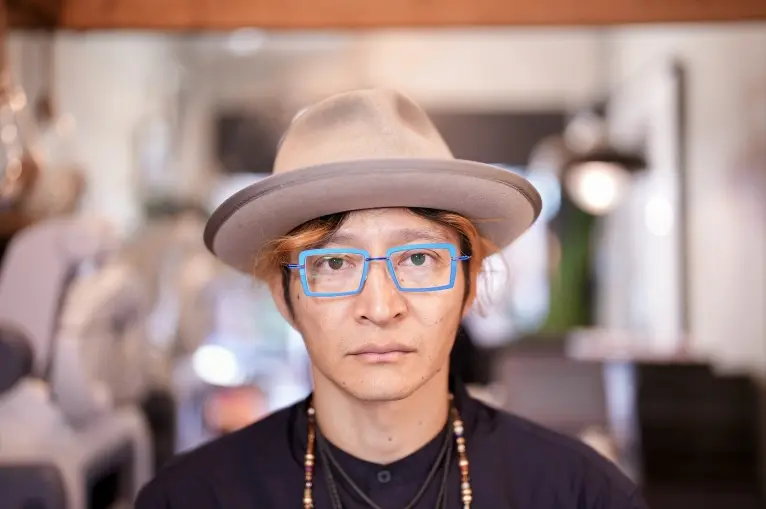 テオ Theo｜Ribbel 601｜独創的なTheoのスクエア型シートメタル