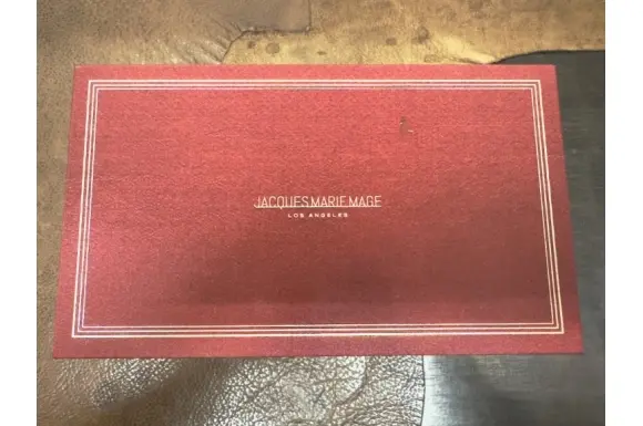 外箱に少々使用感があります。