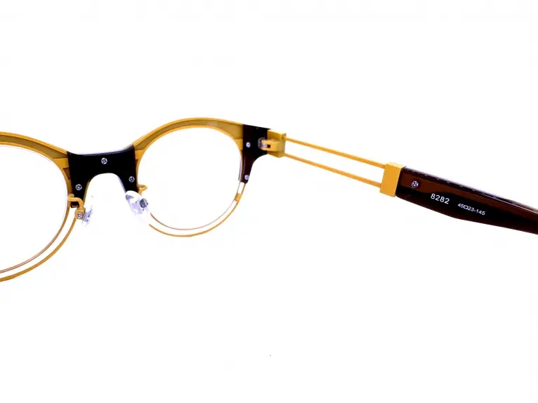 レスザンヒューマン less than human｜8282 4040｜馬鹿でエロティック