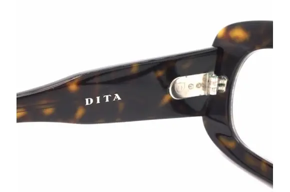 ヒンジに緑青あり