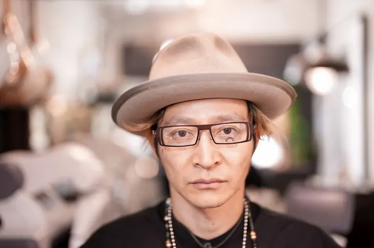 アイディーシー Eye'DC｜V820 010｜アイディーシーのハイテクモダンな