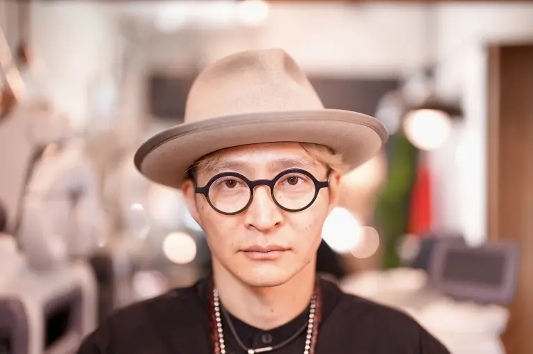 テオ Theo｜Mille +51 321 pure titanium｜シンプルながらテオらしい