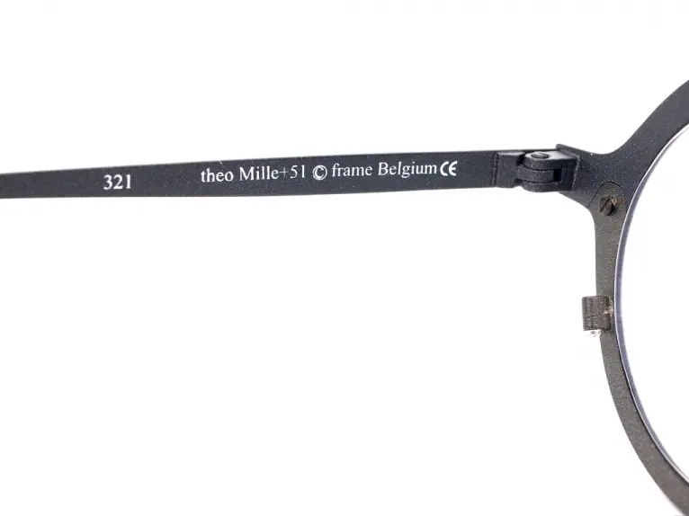 テオ Theo｜Mille +51 321 pure titanium｜シンプルながらテオらしい