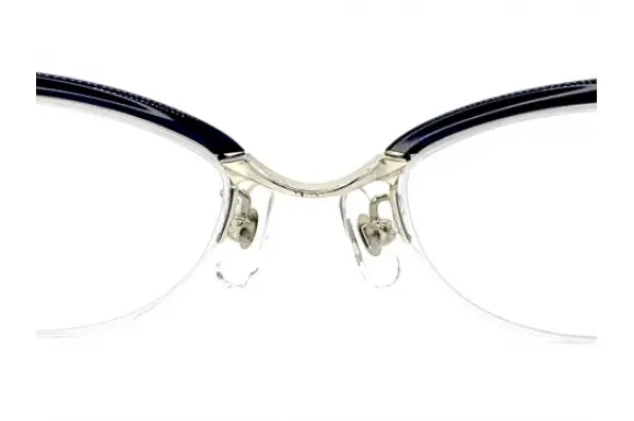 ブリッジに傷あり