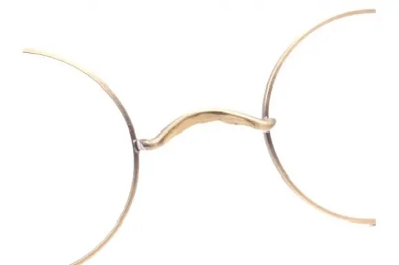 塗られた七宝が均一でなくガタガタしています