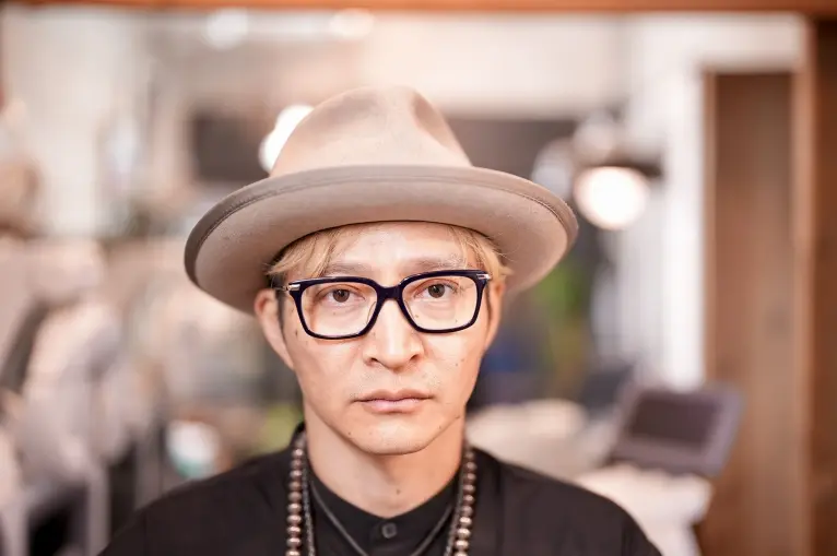 【極美品】THOM BROWNE TB-701-53 ブラックフレーム　ヒカキン 極美品】THOM BROWNE メガネTB-701-53 ブラック ヒカキン - メルカリ