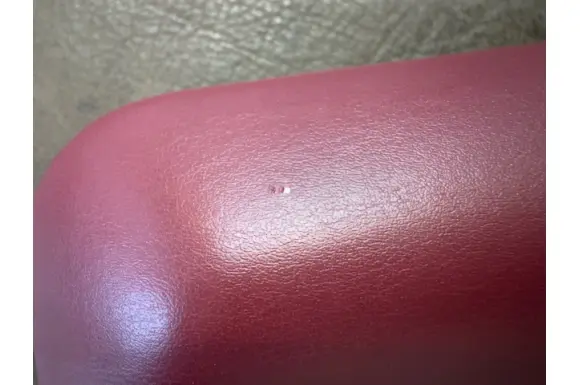 ケースに小さな傷があります