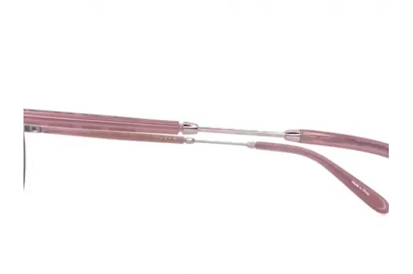 生地縮みによる隙間あり