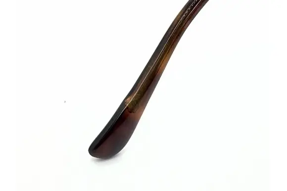 内部に傷、汚れあり